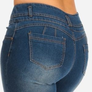 MID RISE MED WASH 3 BUTTON BUTT LIFTING JEANS